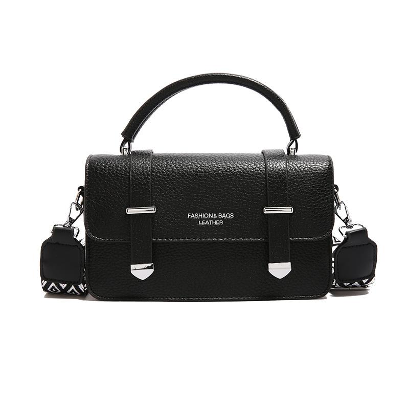 Bao Nu's New Handbag Is Versatile and Fashionable, and It Is A Small Square Bag with One Shoulder