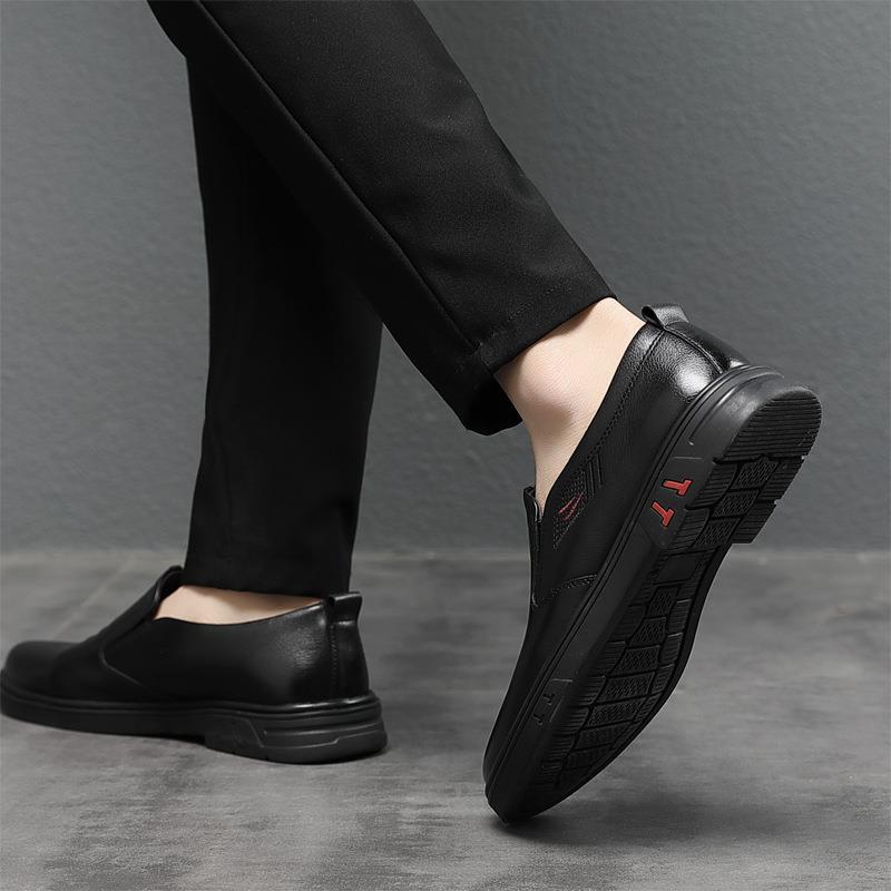 Men's Shoes Cowhide Winter Velvet 2025 New Dad Shoes Men's Business Casual Leather Shoes