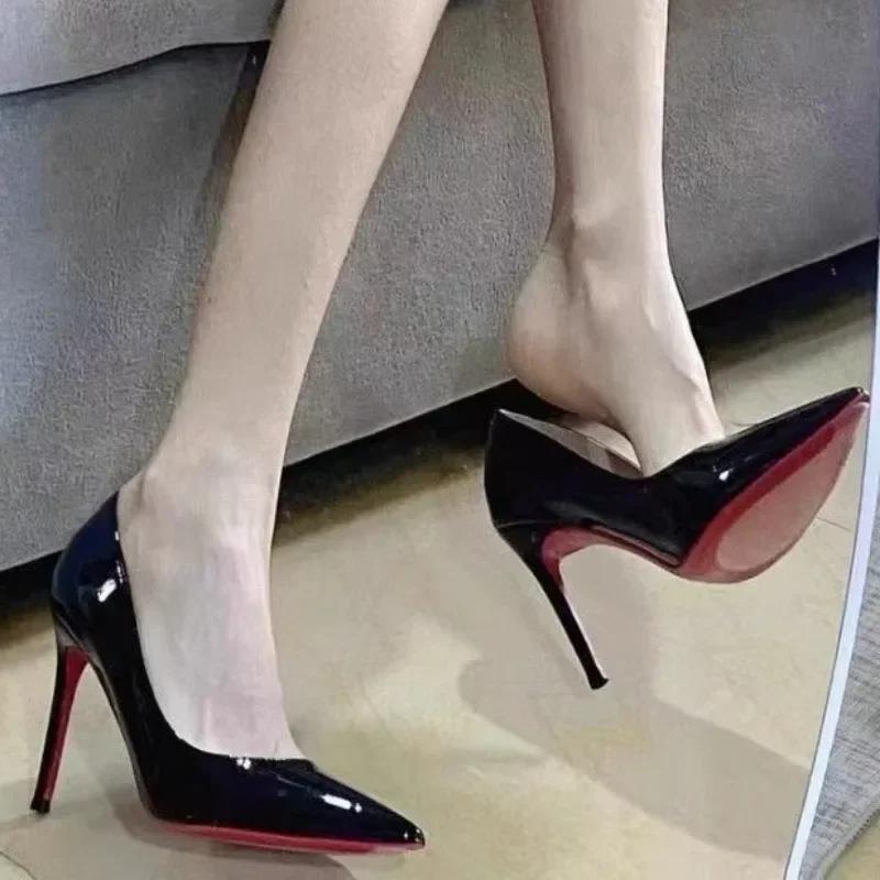Осень Новинка 2024 Черная Лакированная Кожа Острый Носок Красная Резиновая Подошва Женские Высокие Каблуки Туфли для Вечеринки Сексуальные Женские Платья Стилетто