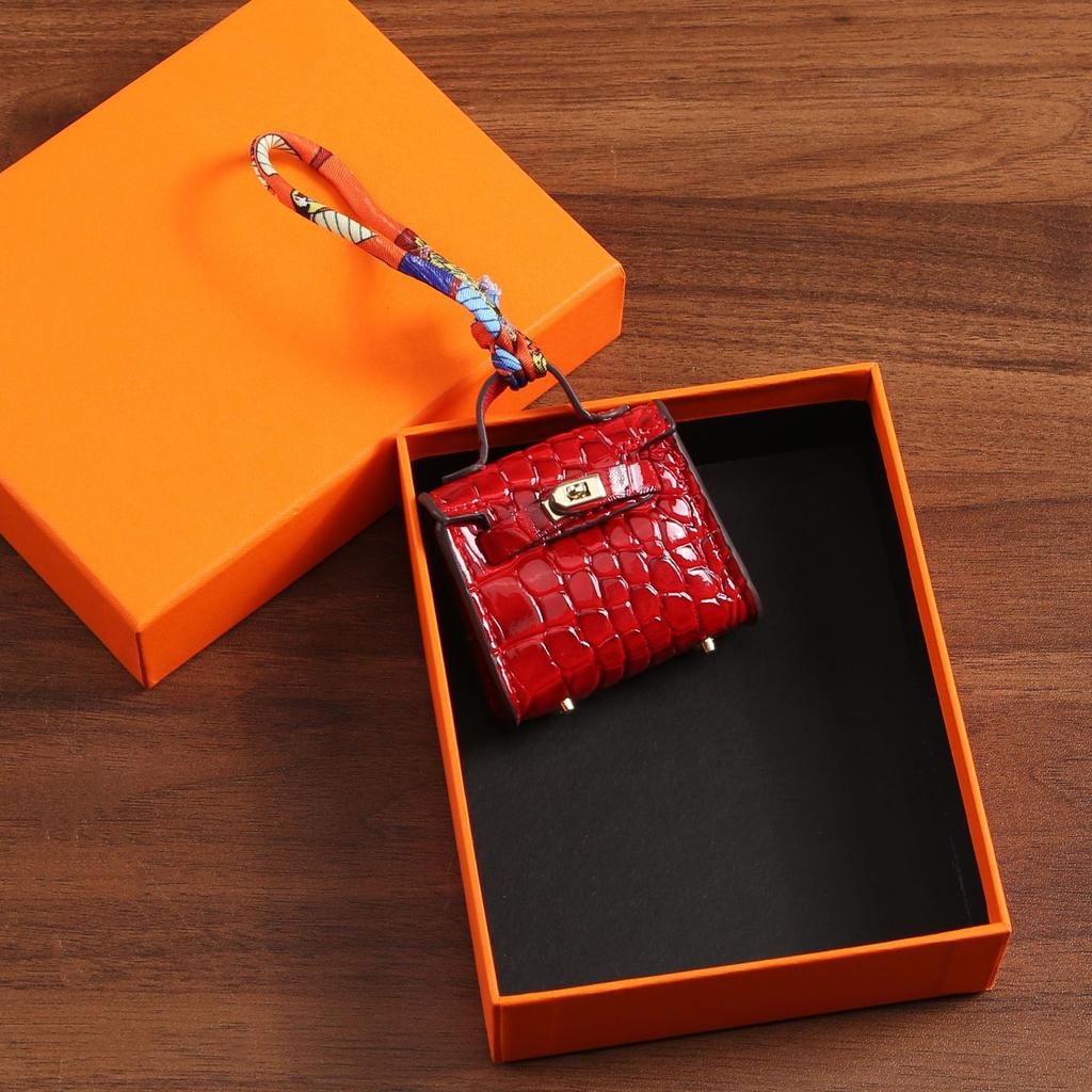 Мини-сумка с крокодиловым узором, изысканная сумка для мелочи, красный конверт, женская сумка, подвесное украшение, высококачественный автомобильный брелок