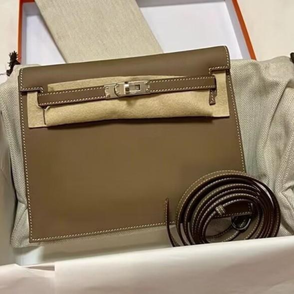 Тренд на одноплечные, ручные и наплечные рюкзаки для танцев весной и летом