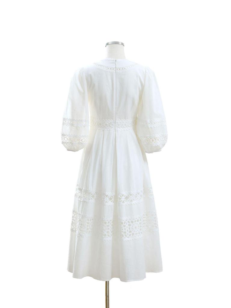 Пляжное платье с V-образным вырезом и рукавами-фонариками, отделанное кружевом ручной работы, в французском стиле с ажурным узором