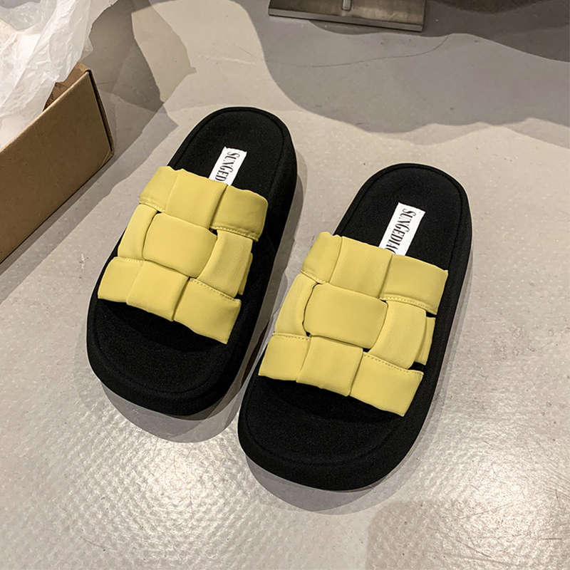 Плетеные шлепанцы на толстой подошве, крутые для женской уличной носки, 2025 новый летний универсальный увеличивающий рост, популярные шлепанцы, ins тренд, шлепанцы с одной перемычкой