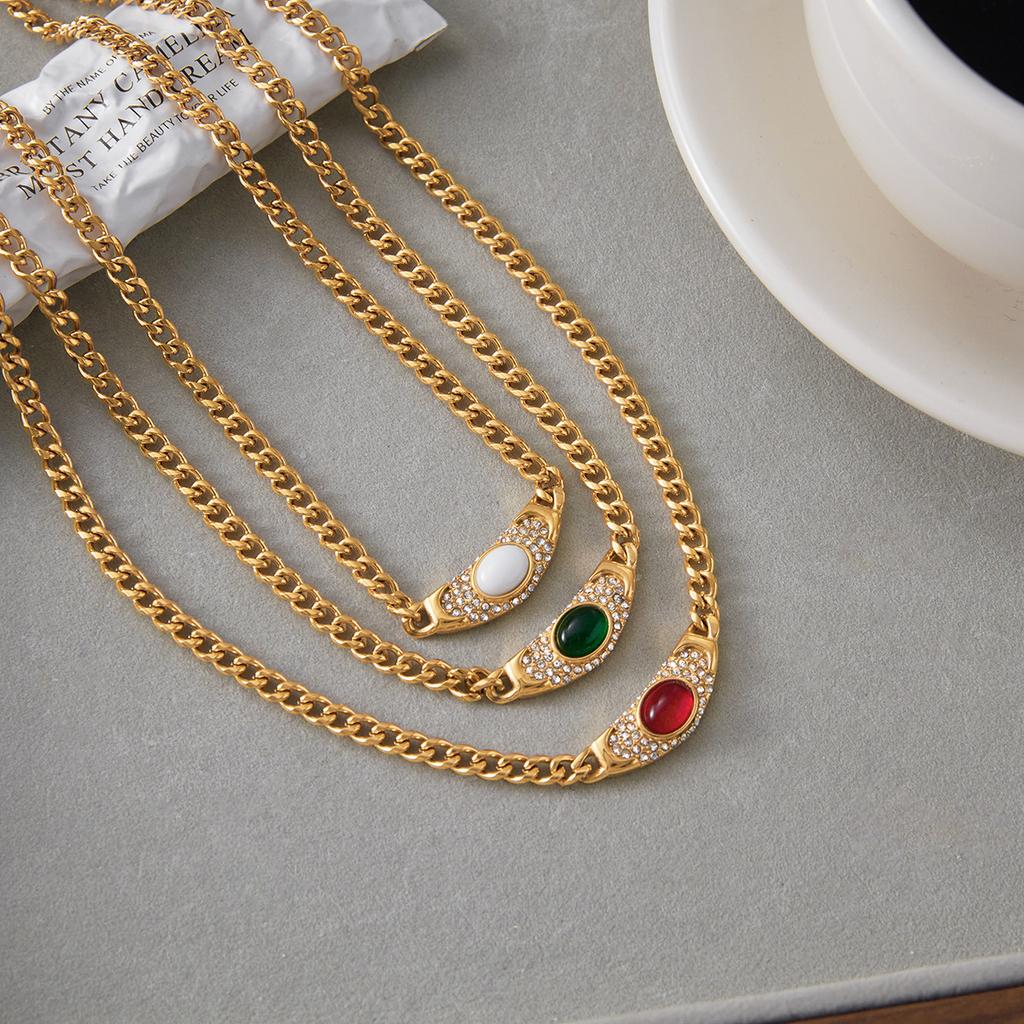 Винтажное колье-подвеска из 18-каратного золота с бриллиантом в виде улыбающегося месяца