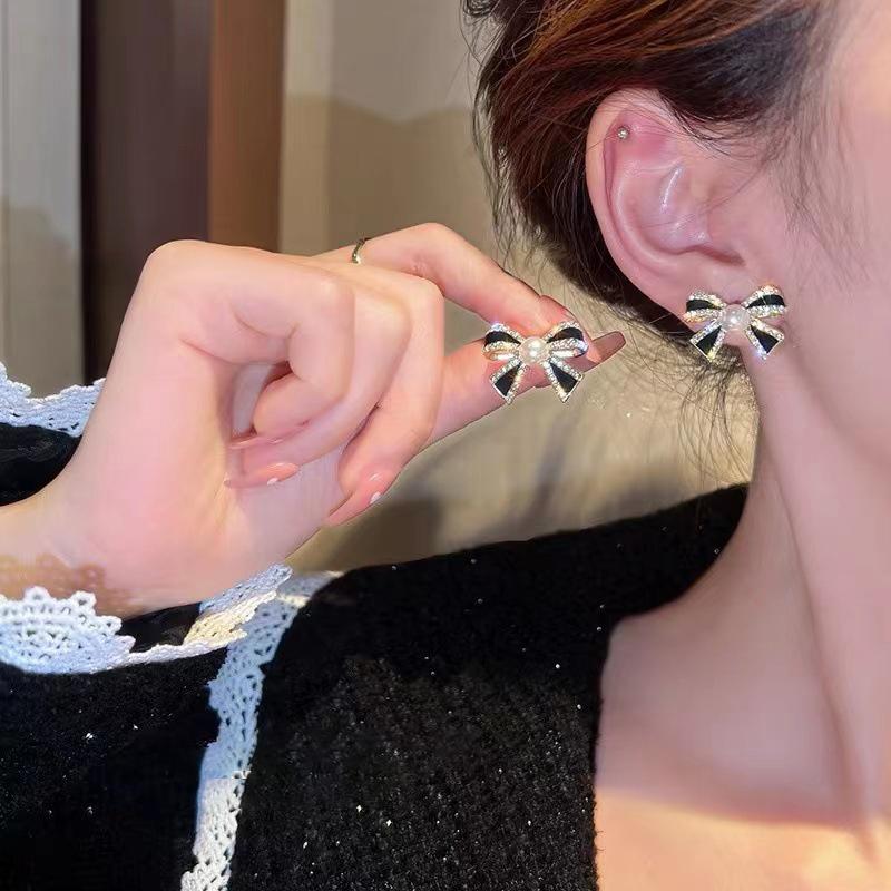 1Pair Sweet Black Bow Knot Stud Earrings For Women Girls Lovely Pearl Enamel Oil Earrings Party Jewelry Birthday Gift
