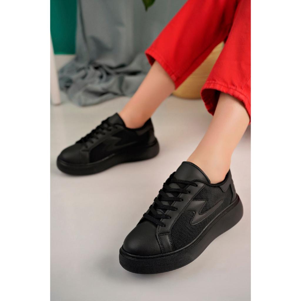 Женские белые спортивные туфли на высокой подошве 6 см