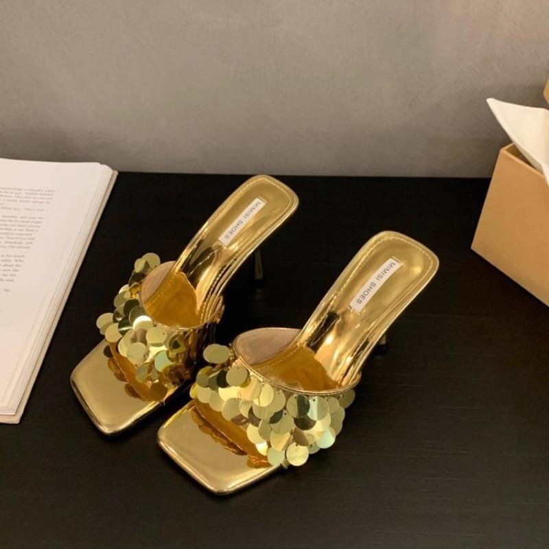 Мода 2025 Лето Горячие продажи Женские туфли на высоком каблуке с квадратным носком Модные и элегантные Универсальные серебристые женские шлепанцы для улицы