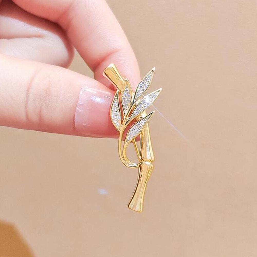 Fashionable bamboo leaf zircon brooch, anti-exposure brooch for women, metal button to fix clothes, wedding party gift