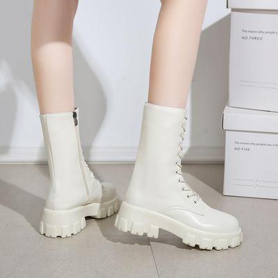 Женские мотоботы миди на шнуровке белого цвета больших размеров с толстой подошвой и увеличением высоты для весны-лета.