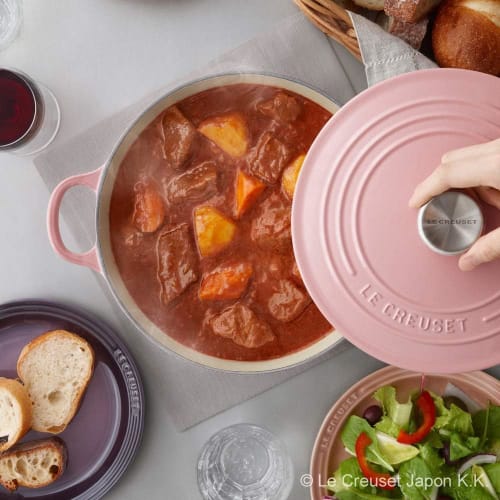 Le Creuset Cast Iron Enamel Cocotte Ronde Pot, 18 Cm, Chiffon Pink, Gas, Induction, and Oven Compatible [Official Japanese Product]