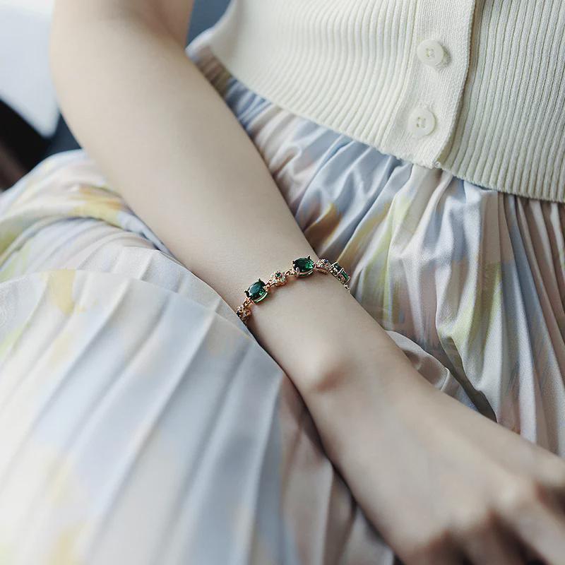 Браслет с красными и зелеными сапфирами для женщин: Модный, уникальный, трендовый дизайн с цирконием, вдохновленный знаменитостями, элегантные украшения для рук