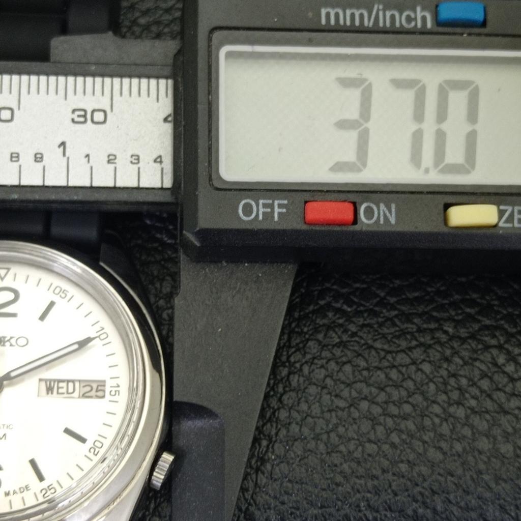 ЯПОНИЯ ВИНТАЖНЫЕ МУЖСКИЕ АВТОМАТИЧЕСКИЕ ЧАСЫ SEIKO 7009A ЦИФЕРБЛАТ FERRARI a700533-5 R203-a700533