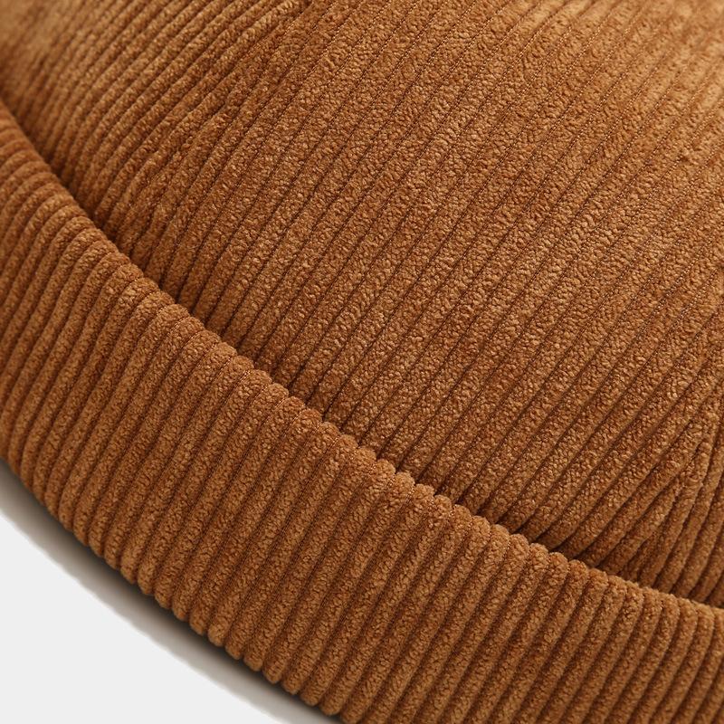 Шляпа без полей Orduroy с нашивкой из искусственной кожи — мягкая, теплая кепка из текстурированной ткани для осени и зимы