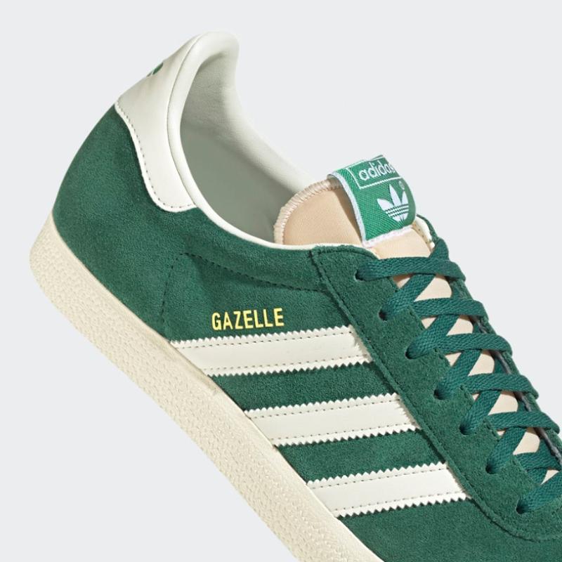 adidas Газель Drkgrn Owhite Cwhite 