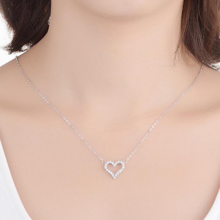 Ожерелье в форме любви, женская бриллиантовая подвеска, японская и корейская версия, простая цепочка на ключицу, короткое милое и универсальное украшение.