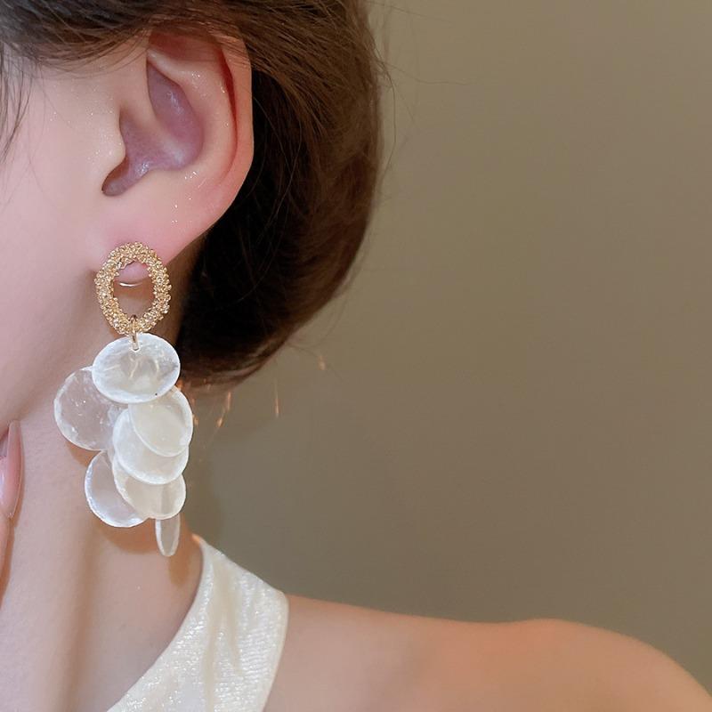 Geometric Round Shell Tassel Drop Earrings for Women French Exquisite Design Long Earring Light Luxury Fashion Jewelry VacationB