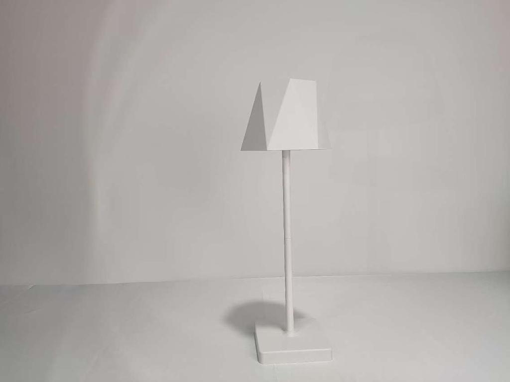 Портативная светодиодная настольная лампа 3 цвета Бесступенчатое диммирование Перезаряжаемая настольная лампа для спальни Кафе Открытая терраса Водонепроницаемый декоративный свет