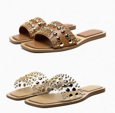 2024 модные сандалии на плоской подошве с квадратной головкой и заклепками для женской верхней одежды, универсальные повседневные тапочки на мягкой подошве