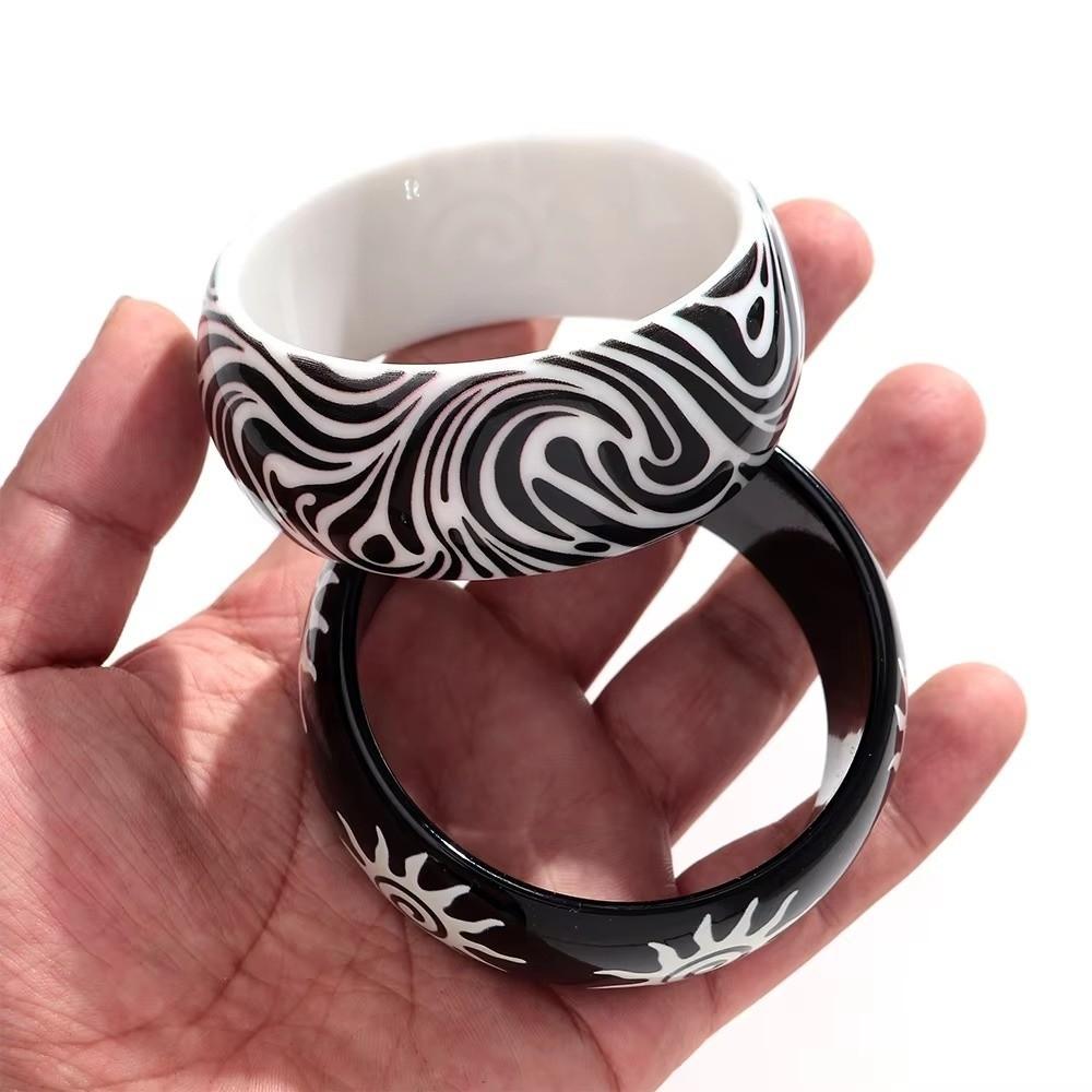 Irregular Striped Pattern Wide Cuff Bangle Black White Color Geometric Round Bangle for Women