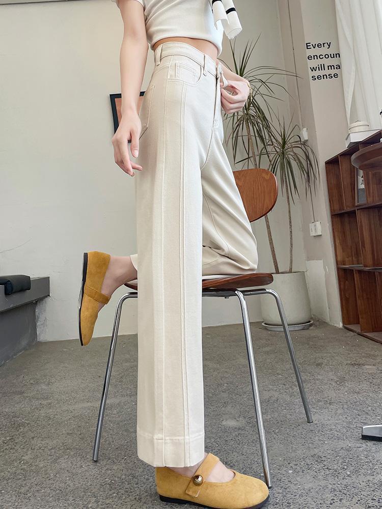 Женские джинсовые брюки-клеш из тенсела цвета Off-White с эластичными вставками-пэчворк на лето 2026