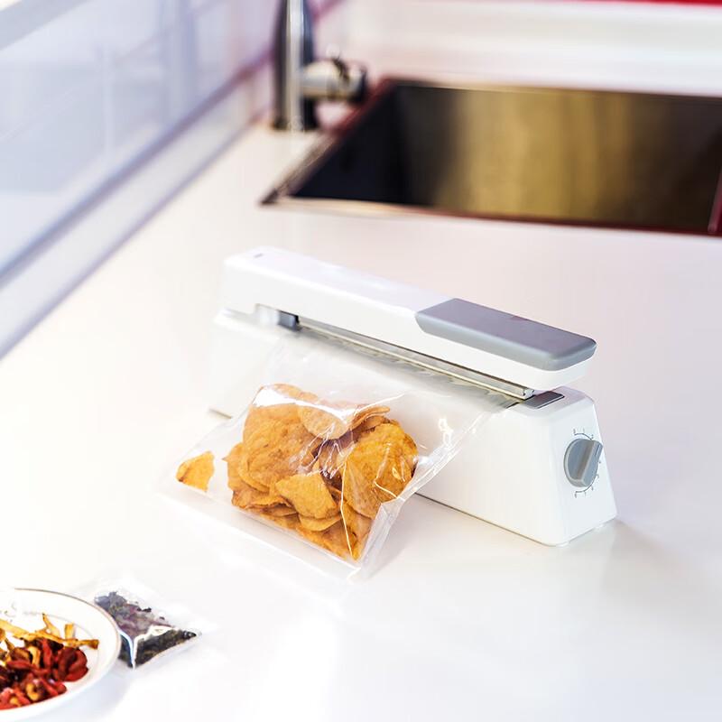 deli Hand-Press Heat Sealing Machine CN plug (adapter included)