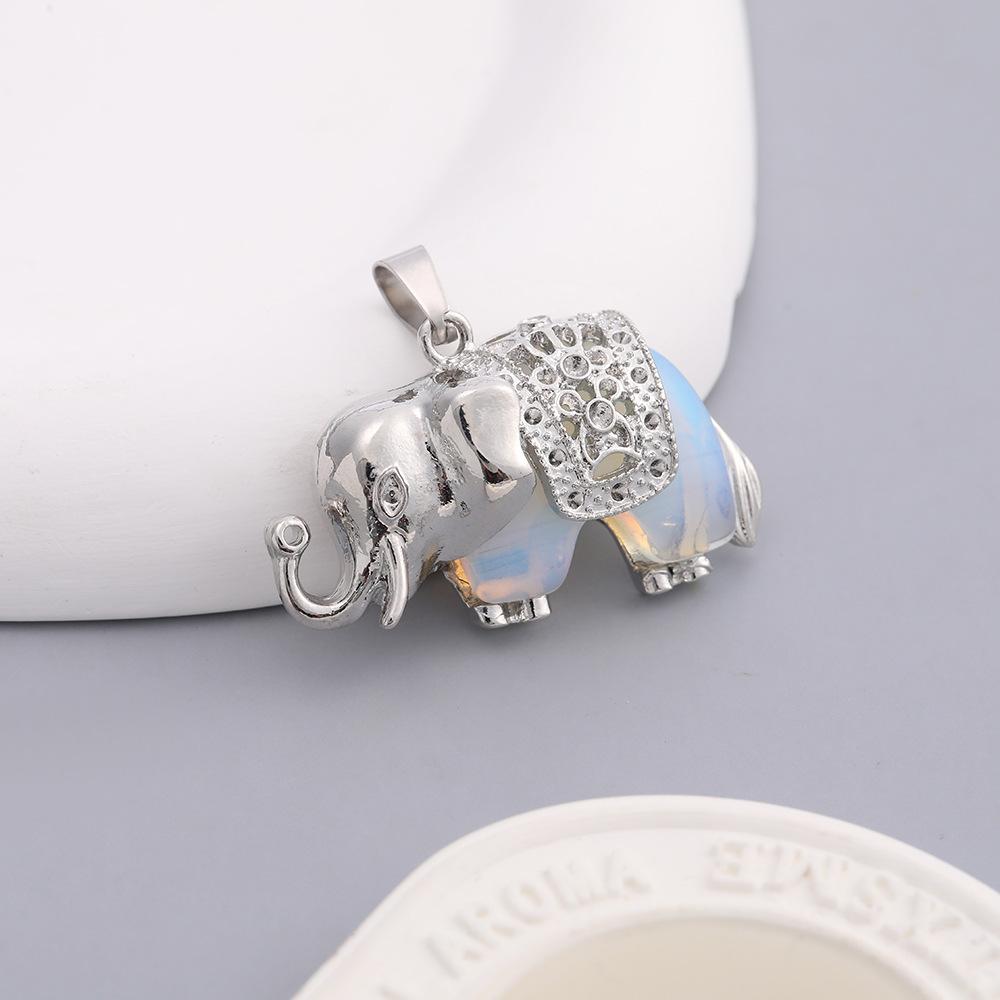 European American Natural Crystal Elephant Pendant Fashion Fresh Versatile Jewelry Accessory Natural Stone Key Pendant