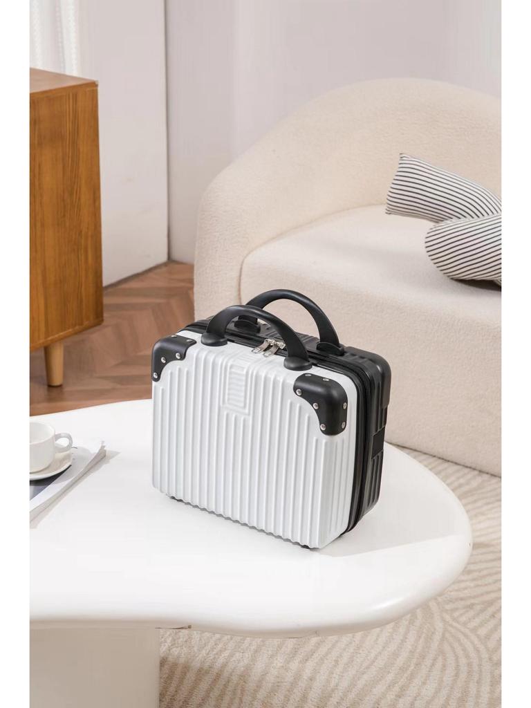 14-дюймовая дорожная косметичка — легкая, вместительная и модная в 2021 году