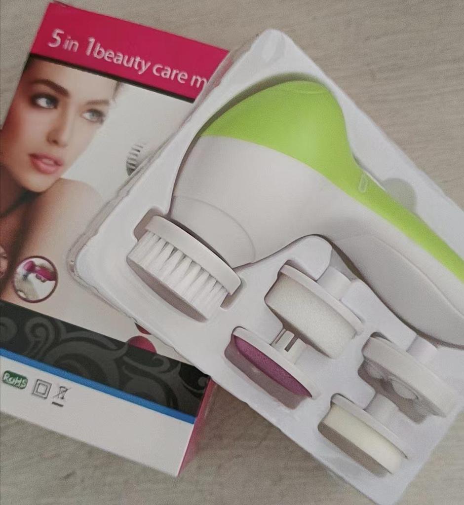 Многофункциональная электрическая щетка для очищения и массажа лица 5 в 1