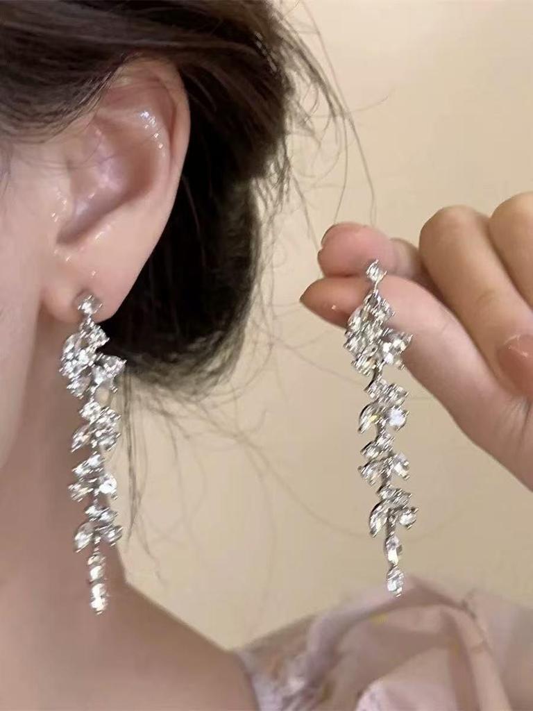 Серьги с кисточками, инкрустированные бриллиантами - Серебряная игла, Высококлассный придворный стиль