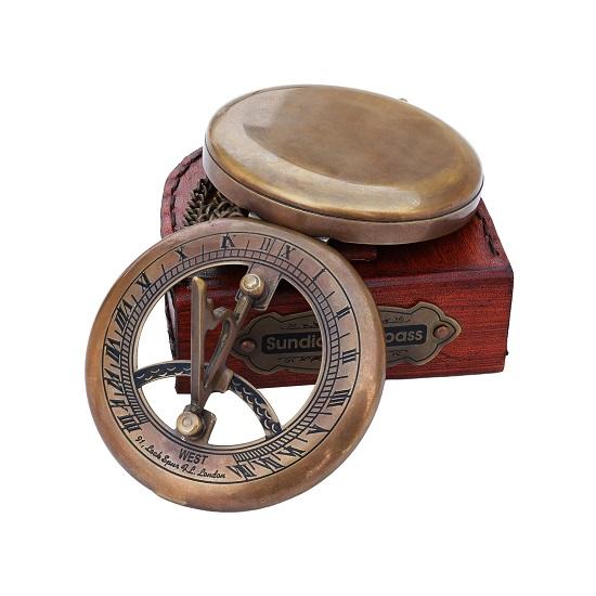 Латунные солнечные часы  Нажимное открытие  Стимпанк аксессуар Уникальный подарок для мужчин Красивые ручной работы  Солнечные часы  Солнечные часы Стимпанк часы для него  Декор