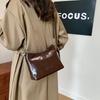 2025 ретро простая маленькая квадратная сумка новая модная сумка на плечо большой вместимости нишевая высококлассная сумка под мышкой