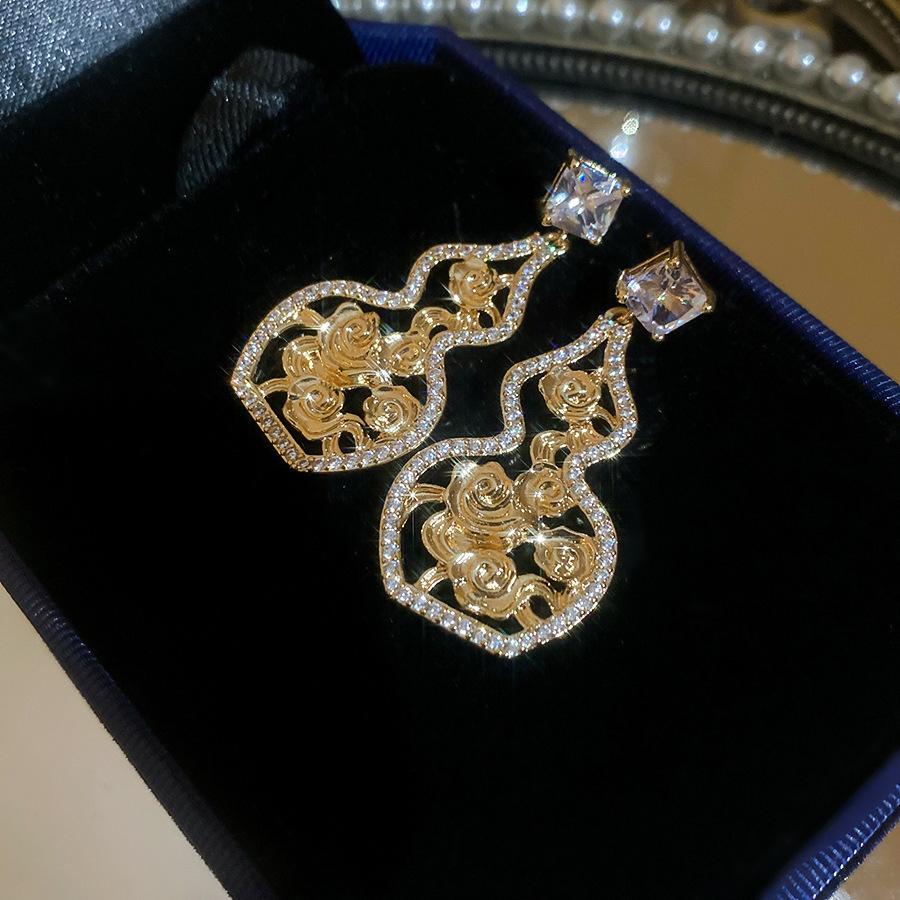 Французский придворный стиль Серьги-пусеты с прямоугольным цирконом на серебряных иглах Изысканные легкие роскошные высококлассные серьги Преувеличенные серьги Женщины