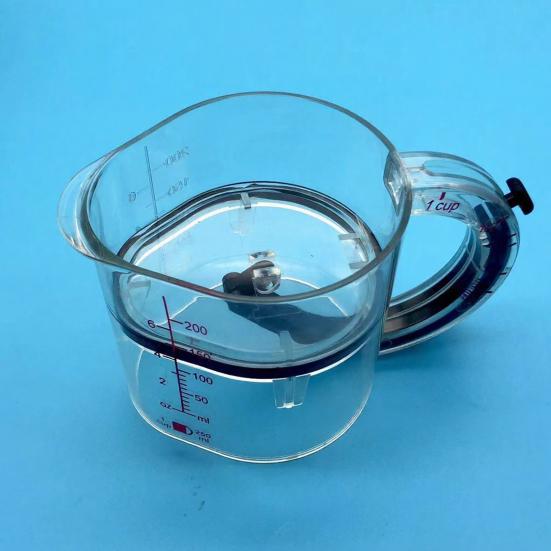 Регулируемая мерная чашка 4-в-1 с эргономичной ручкой, дно с толкателем, мерная чашка с двойной шкалой для приготовления пищи