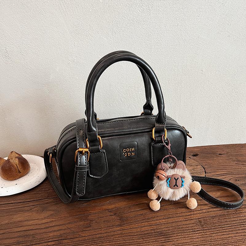 Британская ретро модная сумка-подушка женская 2025 осень и зима новая для通勤 универсальная портативная простая на плечо сумка-мессенджер