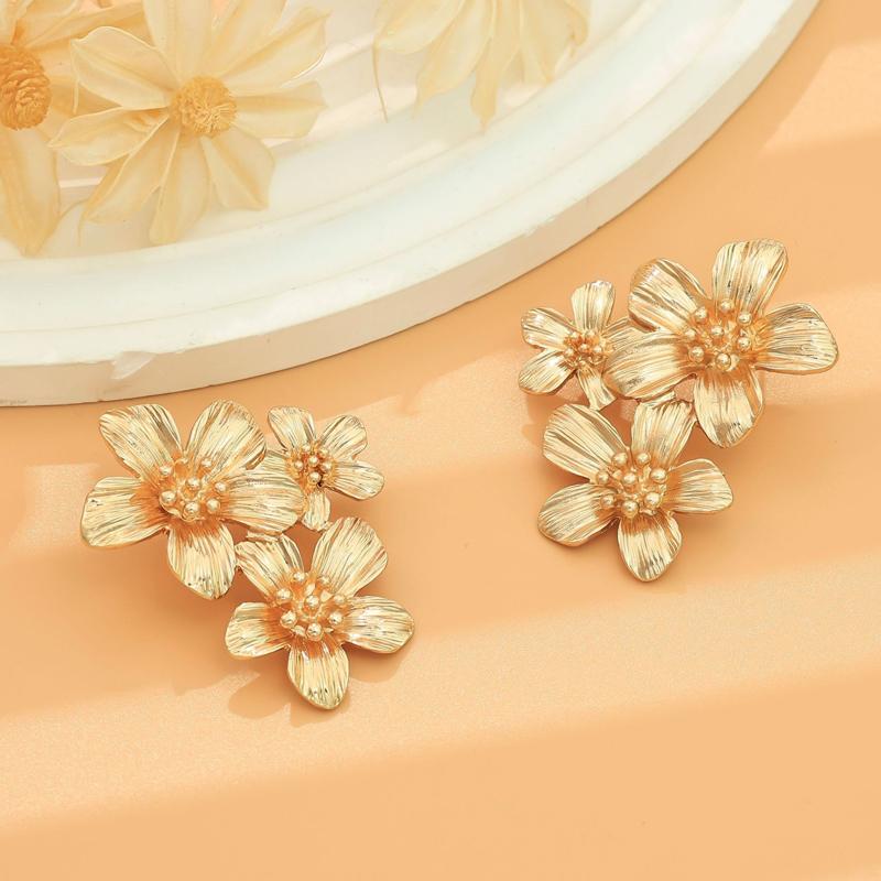 2026 New Fashion Metal Flower Stud Earrings for Women Vintage Gold Color Floral Statement Earrings Temperament Holiday Jewelry