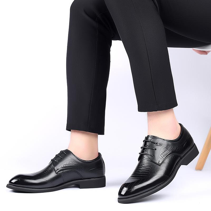 Новая весенняя мужская обувь, деловая модельная кожаная обувь, модные британские мужские кожаные туфли с острым носком на шнуровке