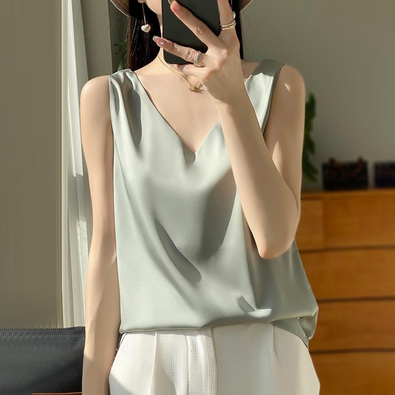 Women S Slim Fit V Neck Short Length Wide Strap Camisole Top