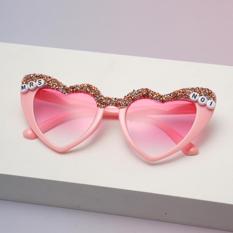 Bachelorette Heart Sunglasses Mrs Noi Letter Rhinestone Trim Fashion Eyewear For Bridal Party KJ212