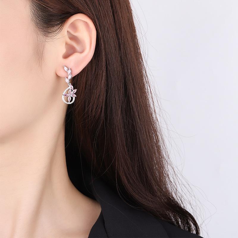 Розовый циркон с французской микроинкрустацией розового циркония, длинная банкетная кисточка с цветком, игла из серебра 925 пробы