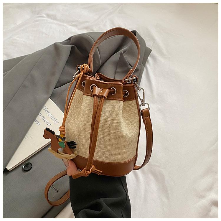 Popular Fashion Bucket Bag 2025 New Trendy Niche Design Single Shoulder Oblique Bag High-end Portable Women's Bag