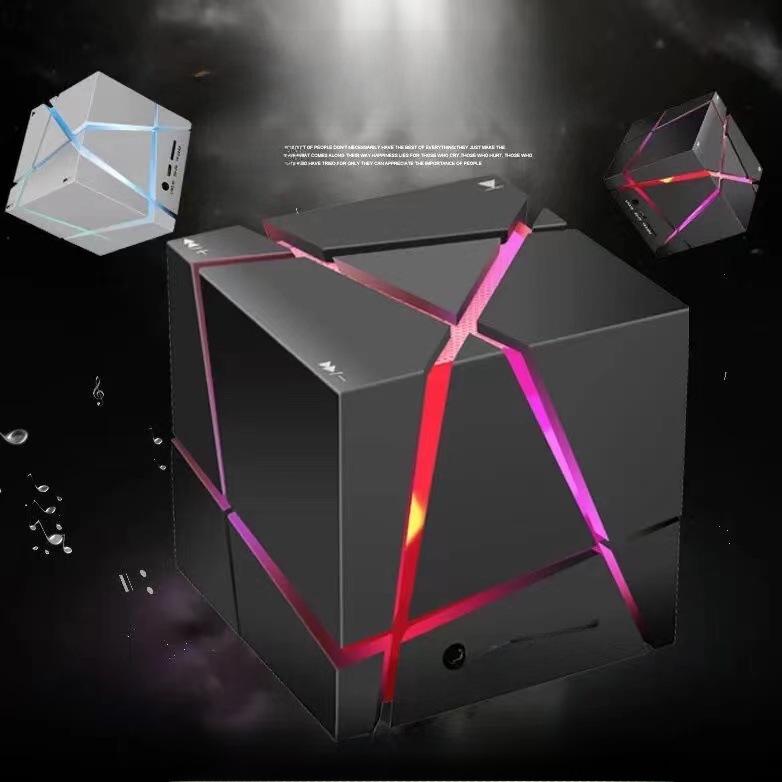 Qone Магический куб Bluetooth мини-колонка с разноцветной подсветкой - Беспроводной сабвуфер с возможностью воспроизведения карт, идеальный подарок.