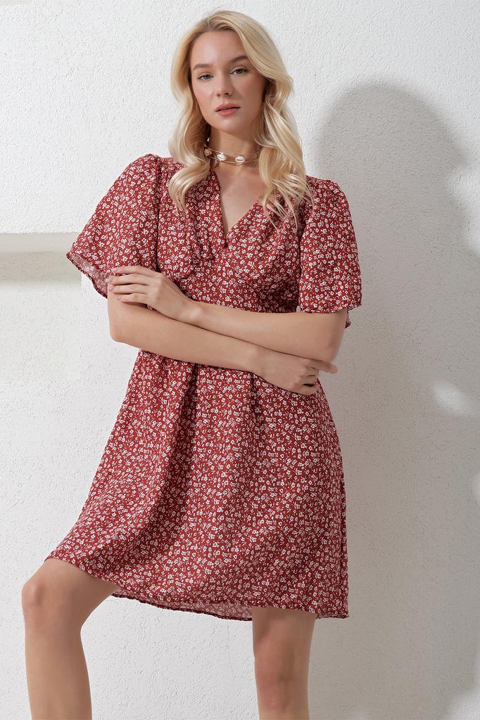 Женское платье, новый сезон, модное черное тканое платье с v-образным вырезом и короткими рукавами, юбка с цветочным узором и воланами