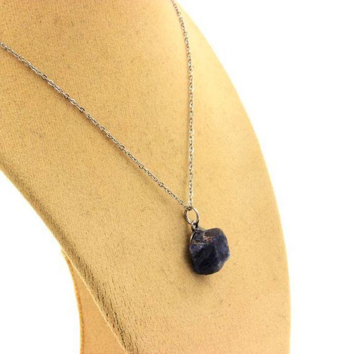 Pierres et Minéraux. Collier Saphir brut. 10.47 ct. Zazafotsy, Ihorombe, Madagascar.