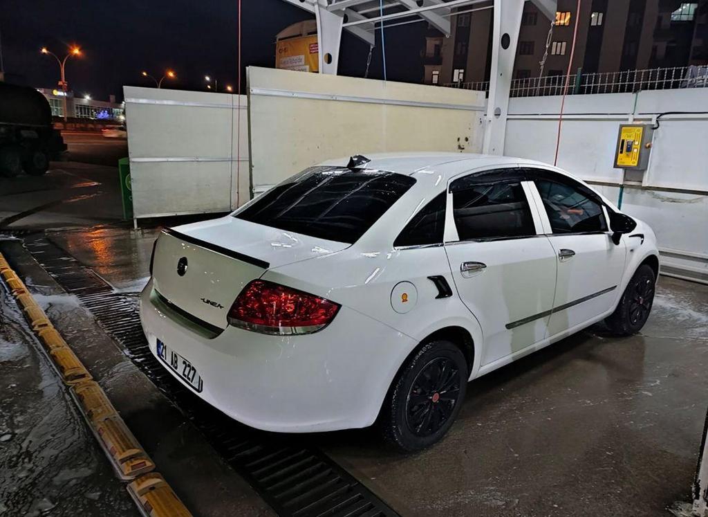 universal car Spoiler Compatible Anatomical Glossy Black Spoiler