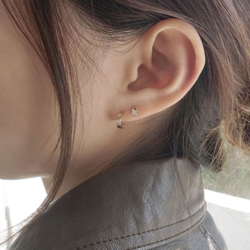 youngglow 14k cubic lock piercing