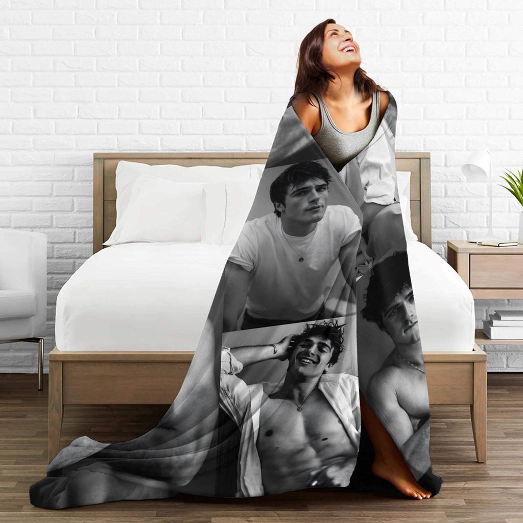 Jacob Elordi Actor Photo Collage Soft Warm Blankets Office Plush Throw Blanket Home Decor Flannel Bedspread Sofa Bed Cover