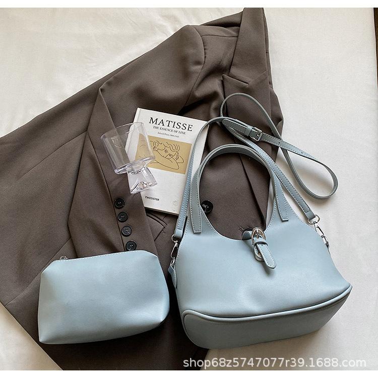 High-end Texture Niche Bag Women's 2025 Spring and Summer New Korean Fashion Versatile Crescent Bag Niche Simple Underarm Bag