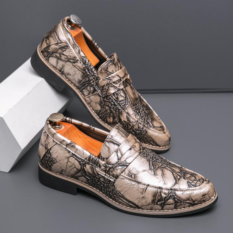 Fashion Classic Men Business Loafers Black Gold Men Casual One-foot Comfortable Fashionable Small Leather Shoes Social Shoes Size 38-46