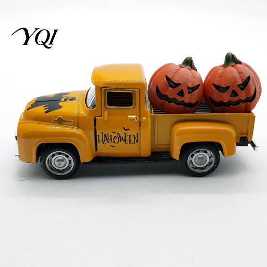 Autumn Farmhouse Home Decoration Halloween Pick-up Truck Alloy Figurine, Holding Pumpkin Vintage Car Statue, Statue Miniature Vehicle Ornament