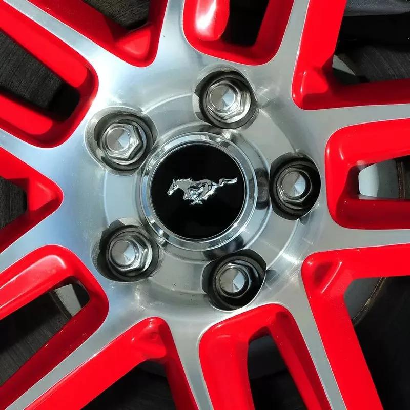 Автомобильная наклейка 2026 2025 Горячая 4 шт. 55 мм 68 мм ABS Подходит для Ford Mustang Колпачок центрального отверстия колеса Значок Логотип Центр шины Пластиковый значок C